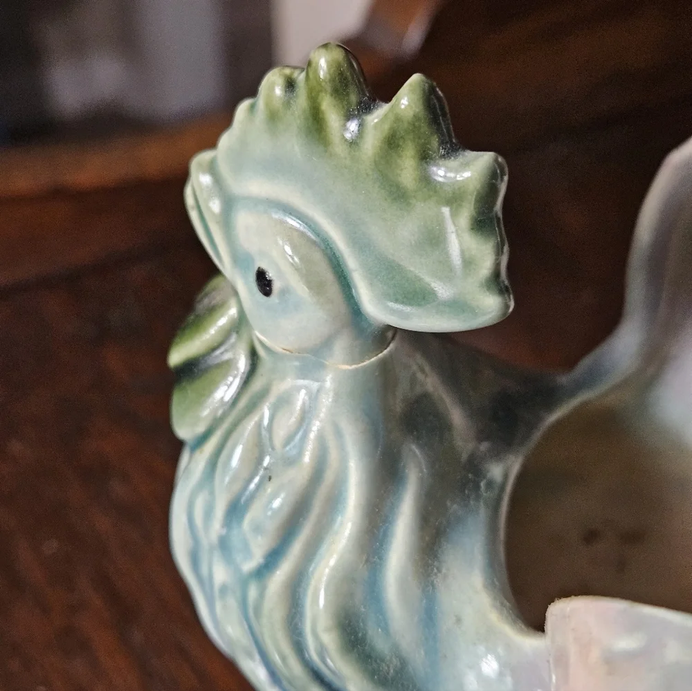 Vintage Hull Pottery Rooster Planter.